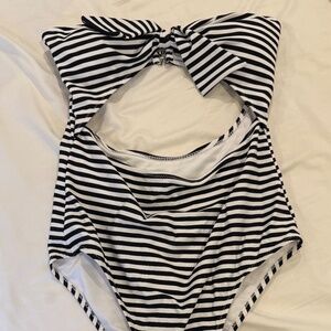 CupShe one piece strapless black and white strapped swimsuit - Medium
